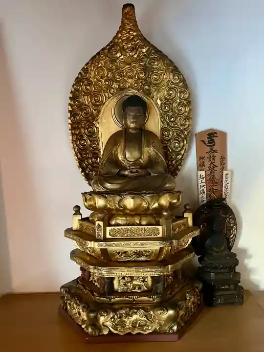 徳林寺の{uncategorized: "未分類", other: "その他", undefined: "問題あり", building: "その他建物", grave: "お墓", sacred_gate: "鳥居", guardian: "狛犬", statue: "像", buddha: "仏像", history: "歴史", nature: "自然", garden: "庭園", animal: "動物", pagoda: "塔", temizu: "手水舎", mountain_gate: "山門・神門", sanctuary: "本殿・本堂", subordinate: "末社・摂社", art: "芸術", scenery: "景色", jizo: "地蔵", ema: "絵馬", goshuin: "御朱印", omikuji: "おみくじ", items: "授与品その他", amulet: "お守り", goshuincho: "御朱印帳", eats: "食事", festival: "お祭り", votive_dance: "神楽", shichigosan: "七五三参", wedding: "結婚式", experience: "体験その他", initially: "初詣", around: "周辺", anti_infection: "感染症対策"}