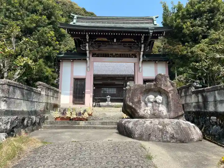 月桂院の{uncategorized: "未分類", other: "その他", undefined: "問題あり", building: "その他建物", grave: "お墓", sacred_gate: "鳥居", guardian: "狛犬", statue: "像", buddha: "仏像", history: "歴史", nature: "自然", garden: "庭園", animal: "動物", pagoda: "塔", temizu: "手水舎", mountain_gate: "山門・神門", sanctuary: "本殿・本堂", subordinate: "末社・摂社", art: "芸術", scenery: "景色", jizo: "地蔵", ema: "絵馬", goshuin: "御朱印", omikuji: "おみくじ", items: "授与品その他", amulet: "お守り", goshuincho: "御朱印帳", eats: "食事", festival: "お祭り", votive_dance: "神楽", shichigosan: "七五三参", wedding: "結婚式", experience: "体験その他", initially: "初詣", around: "周辺", anti_infection: "感染症対策"}