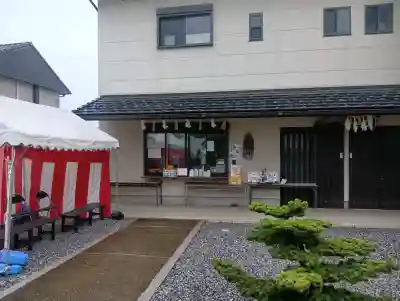 眞中神社の{uncategorized: "未分類", other: "その他", undefined: "問題あり", building: "その他建物", grave: "お墓", sacred_gate: "鳥居", guardian: "狛犬", statue: "像", buddha: "仏像", history: "歴史", nature: "自然", garden: "庭園", animal: "動物", pagoda: "塔", temizu: "手水舎", mountain_gate: "山門・神門", sanctuary: "本殿・本堂", subordinate: "末社・摂社", art: "芸術", scenery: "景色", jizo: "地蔵", ema: "絵馬", goshuin: "御朱印", omikuji: "おみくじ", items: "授与品その他", amulet: "お守り", goshuincho: "御朱印帳", eats: "食事", festival: "お祭り", votive_dance: "神楽", shichigosan: "七五三参", wedding: "結婚式", experience: "体験その他", initially: "初詣", around: "周辺", anti_infection: "感染症対策"}