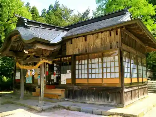 石見神社の本殿