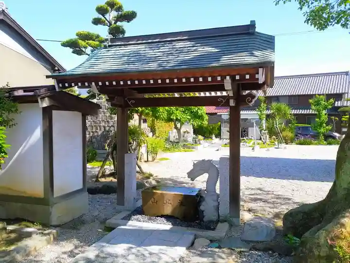 願行寺の手水舎