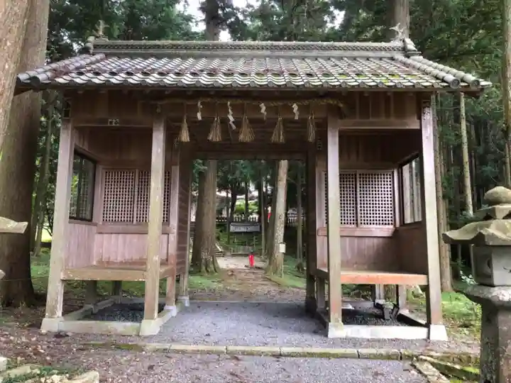 二村神社の山門・神門