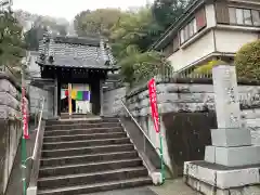 光明寺の山門