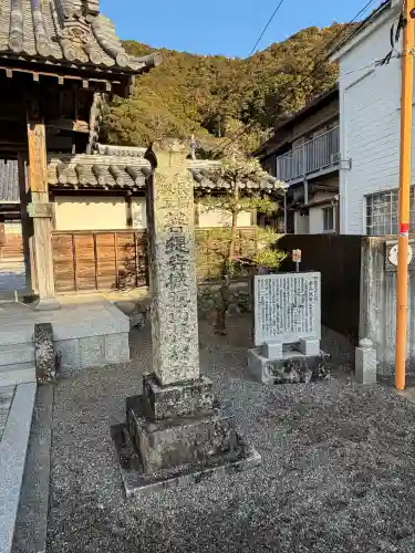 長楽寺の{uncategorized: "未分類", other: "その他", undefined: "問題あり", building: "その他建物", grave: "お墓", sacred_gate: "鳥居", guardian: "狛犬", statue: "像", buddha: "仏像", history: "歴史", nature: "自然", garden: "庭園", animal: "動物", pagoda: "塔", temizu: "手水舎", mountain_gate: "山門・神門", sanctuary: "本殿・本堂", subordinate: "末社・摂社", art: "芸術", scenery: "景色", jizo: "地蔵", ema: "絵馬", goshuin: "御朱印", omikuji: "おみくじ", items: "授与品その他", amulet: "お守り", goshuincho: "御朱印帳", eats: "食事", festival: "お祭り", votive_dance: "神楽", shichigosan: "七五三参", wedding: "結婚式", experience: "体験その他", initially: "初詣", around: "周辺", anti_infection: "感染症対策"}