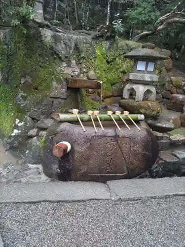 石上神宮の手水舎