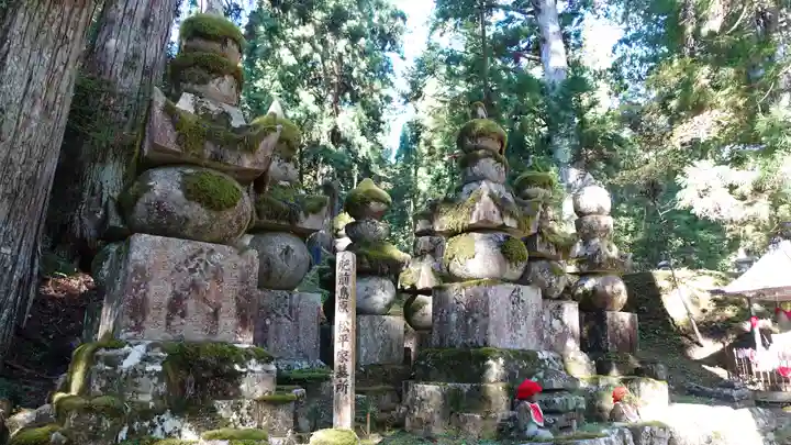 高野山金剛峯寺奥の院(和歌山県)