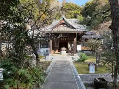 岩殿寺の{uncategorized: "未分類", other: "その他", undefined: "問題あり", building: "その他建物", grave: "お墓", sacred_gate: "鳥居", guardian: "狛犬", statue: "像", buddha: "仏像", history: "歴史", nature: "自然", garden: "庭園", animal: "動物", pagoda: "塔", temizu: "手水舎", mountain_gate: "山門・神門", sanctuary: "本殿・本堂", subordinate: "末社・摂社", art: "芸術", scenery: "景色", jizo: "地蔵", ema: "絵馬", goshuin: "御朱印", omikuji: "おみくじ", items: "授与品その他", amulet: "お守り", goshuincho: "御朱印帳", eats: "食事", festival: "お祭り", votive_dance: "神楽", shichigosan: "七五三参", wedding: "結婚式", experience: "体験その他", initially: "初詣", around: "周辺", anti_infection: "感染症対策"}