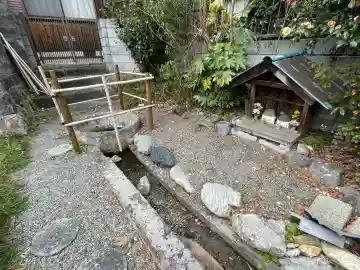 石仏(しんびょうしの霊水)(滋賀県)