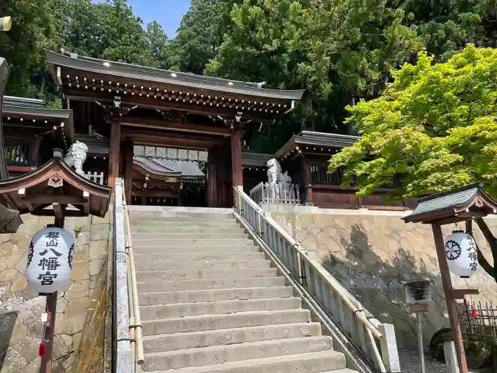 櫻山八幡宮の山門・神門