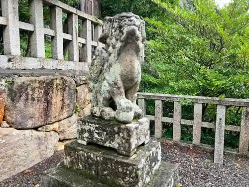 宇波西神社の狛犬