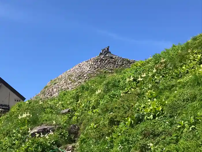 月山神社本宮の建物その他