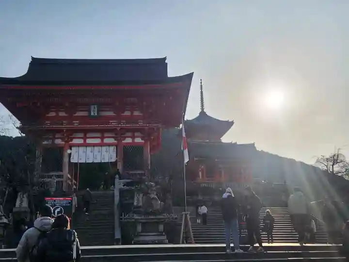 清水寺の{uncategorized: "未分類", other: "その他", undefined: "問題あり", building: "その他建物", grave: "お墓", sacred_gate: "鳥居", guardian: "狛犬", statue: "像", buddha: "仏像", history: "歴史", nature: "自然", garden: "庭園", animal: "動物", pagoda: "塔", temizu: "手水舎", mountain_gate: "山門・神門", sanctuary: "本殿・本堂", subordinate: "末社・摂社", art: "芸術", scenery: "景色", jizo: "地蔵", ema: "絵馬", goshuin: "御朱印", omikuji: "おみくじ", items: "授与品その他", amulet: "お守り", goshuincho: "御朱印帳", eats: "食事", festival: "お祭り", votive_dance: "神楽", shichigosan: "七五三参", wedding: "結婚式", experience: "体験その他", initially: "初詣", around: "周辺", anti_infection: "感染症対策"}