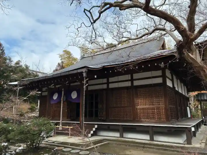 勧修寺の{uncategorized: "未分類", other: "その他", undefined: "問題あり", building: "その他建物", grave: "お墓", sacred_gate: "鳥居", guardian: "狛犬", statue: "像", buddha: "仏像", history: "歴史", nature: "自然", garden: "庭園", animal: "動物", pagoda: "塔", temizu: "手水舎", mountain_gate: "山門・神門", sanctuary: "本殿・本堂", subordinate: "末社・摂社", art: "芸術", scenery: "景色", jizo: "地蔵", ema: "絵馬", goshuin: "御朱印", omikuji: "おみくじ", items: "授与品その他", amulet: "お守り", goshuincho: "御朱印帳", eats: "食事", festival: "お祭り", votive_dance: "神楽", shichigosan: "七五三参", wedding: "結婚式", experience: "体験その他", initially: "初詣", around: "周辺", anti_infection: "感染症対策"}