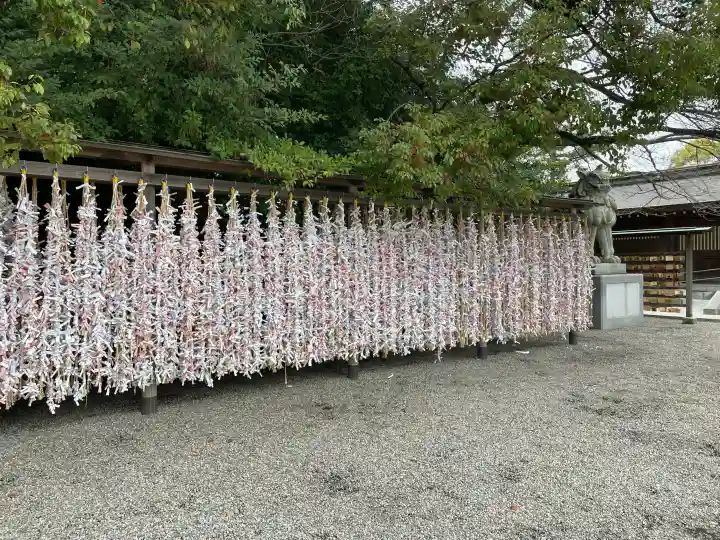 寒川神社の{uncategorized: "未分類", other: "その他", undefined: "問題あり", building: "その他建物", grave: "お墓", sacred_gate: "鳥居", guardian: "狛犬", statue: "像", buddha: "仏像", history: "歴史", nature: "自然", garden: "庭園", animal: "動物", pagoda: "塔", temizu: "手水舎", mountain_gate: "山門・神門", sanctuary: "本殿・本堂", subordinate: "末社・摂社", art: "芸術", scenery: "景色", jizo: "地蔵", ema: "絵馬", goshuin: "御朱印", omikuji: "おみくじ", items: "授与品その他", amulet: "お守り", goshuincho: "御朱印帳", eats: "食事", festival: "お祭り", votive_dance: "神楽", shichigosan: "七五三参", wedding: "結婚式", experience: "体験その他", initially: "初詣", around: "周辺", anti_infection: "感染症対策"}