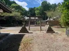 県神社の鳥居