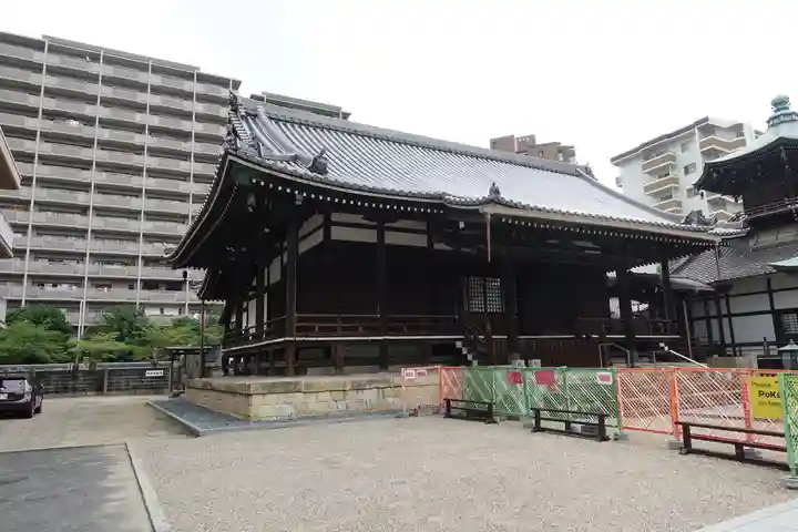 鶴満寺の本殿・本堂