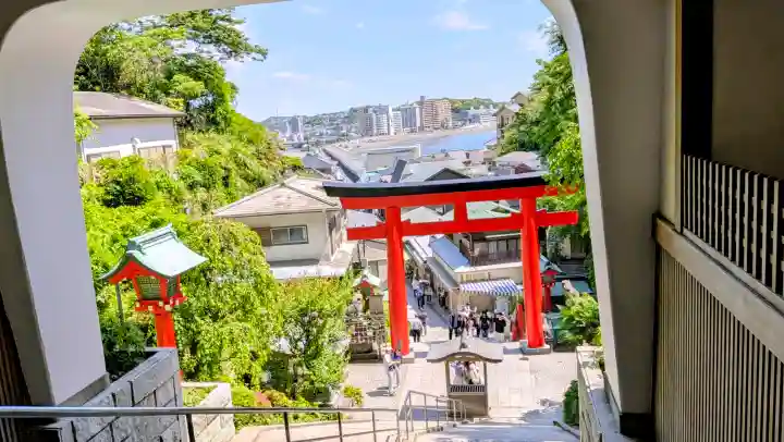 江島神社の{uncategorized: "未分類", other: "その他", undefined: "問題あり", building: "その他建物", grave: "お墓", sacred_gate: "鳥居", guardian: "狛犬", statue: "像", buddha: "仏像", history: "歴史", nature: "自然", garden: "庭園", animal: "動物", pagoda: "塔", temizu: "手水舎", mountain_gate: "山門・神門", sanctuary: "本殿・本堂", subordinate: "末社・摂社", art: "芸術", scenery: "景色", jizo: "地蔵", ema: "絵馬", goshuin: "御朱印", omikuji: "おみくじ", items: "授与品その他", amulet: "お守り", goshuincho: "御朱印帳", eats: "食事", festival: "お祭り", votive_dance: "神楽", shichigosan: "七五三参", wedding: "結婚式", experience: "体験その他", initially: "初詣", around: "周辺", anti_infection: "感染症対策"}
