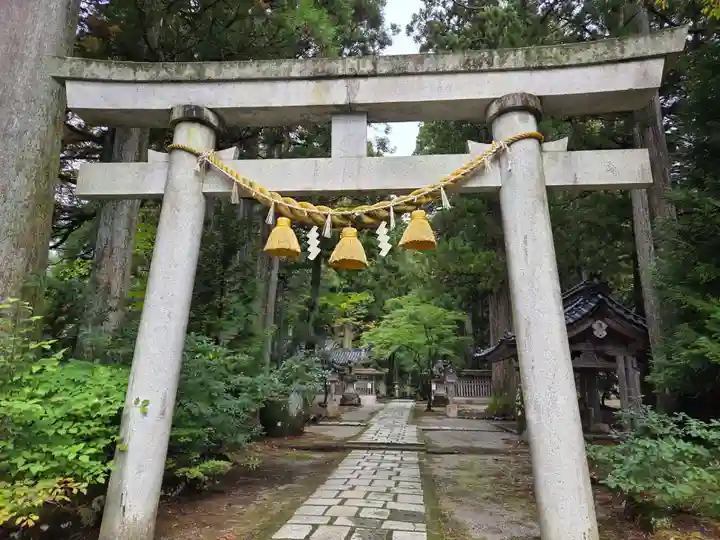 雄山神社中宮祈願殿(富山県)