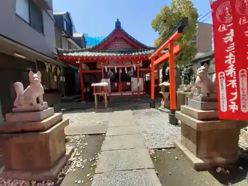 赤手拭稲荷神社の{uncategorized: "未分類", other: "その他", undefined: "問題あり", building: "その他建物", grave: "お墓", sacred_gate: "鳥居", guardian: "狛犬", statue: "像", buddha: "仏像", history: "歴史", nature: "自然", garden: "庭園", animal: "動物", pagoda: "塔", temizu: "手水舎", mountain_gate: "山門・神門", sanctuary: "本殿・本堂", subordinate: "末社・摂社", art: "芸術", scenery: "景色", jizo: "地蔵", ema: "絵馬", goshuin: "御朱印", omikuji: "おみくじ", items: "授与品その他", amulet: "お守り", goshuincho: "御朱印帳", eats: "食事", festival: "お祭り", votive_dance: "神楽", shichigosan: "七五三参", wedding: "結婚式", experience: "体験その他", initially: "初詣", around: "周辺", anti_infection: "感染症対策"}