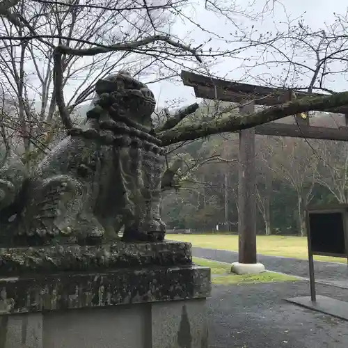 靜岡縣護國神社の狛犬