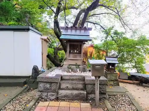 石神白龍大王社の本殿