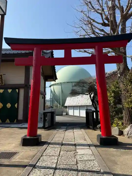 石濱神社の{uncategorized: "未分類", other: "その他", undefined: "問題あり", building: "その他建物", grave: "お墓", sacred_gate: "鳥居", guardian: "狛犬", statue: "像", buddha: "仏像", history: "歴史", nature: "自然", garden: "庭園", animal: "動物", pagoda: "塔", temizu: "手水舎", mountain_gate: "山門・神門", sanctuary: "本殿・本堂", subordinate: "末社・摂社", art: "芸術", scenery: "景色", jizo: "地蔵", ema: "絵馬", goshuin: "御朱印", omikuji: "おみくじ", items: "授与品その他", amulet: "お守り", goshuincho: "御朱印帳", eats: "食事", festival: "お祭り", votive_dance: "神楽", shichigosan: "七五三参", wedding: "結婚式", experience: "体験その他", initially: "初詣", around: "周辺", anti_infection: "感染症対策"}