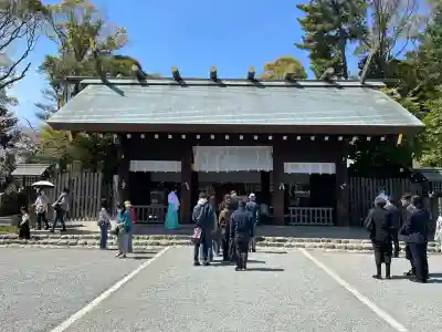 伊勢山皇大神宮の{uncategorized: "未分類", other: "その他", undefined: "問題あり", building: "その他建物", grave: "お墓", sacred_gate: "鳥居", guardian: "狛犬", statue: "像", buddha: "仏像", history: "歴史", nature: "自然", garden: "庭園", animal: "動物", pagoda: "塔", temizu: "手水舎", mountain_gate: "山門・神門", sanctuary: "本殿・本堂", subordinate: "末社・摂社", art: "芸術", scenery: "景色", jizo: "地蔵", ema: "絵馬", goshuin: "御朱印", omikuji: "おみくじ", items: "授与品その他", amulet: "お守り", goshuincho: "御朱印帳", eats: "食事", festival: "お祭り", votive_dance: "神楽", shichigosan: "七五三参", wedding: "結婚式", experience: "体験その他", initially: "初詣", around: "周辺", anti_infection: "感染症対策"}