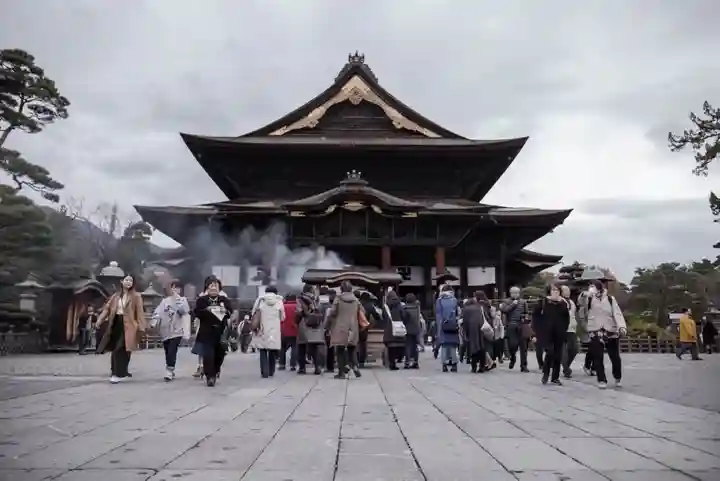 善光寺の本殿・本堂