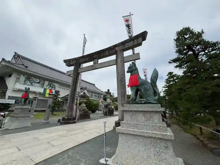 豊川閣 妙厳寺の{uncategorized: "未分類", other: "その他", undefined: "問題あり", building: "その他建物", grave: "お墓", sacred_gate: "鳥居", guardian: "狛犬", statue: "像", buddha: "仏像", history: "歴史", nature: "自然", garden: "庭園", animal: "動物", pagoda: "塔", temizu: "手水舎", mountain_gate: "山門・神門", sanctuary: "本殿・本堂", subordinate: "末社・摂社", art: "芸術", scenery: "景色", jizo: "地蔵", ema: "絵馬", goshuin: "御朱印", omikuji: "おみくじ", items: "授与品その他", amulet: "お守り", goshuincho: "御朱印帳", eats: "食事", festival: "お祭り", votive_dance: "神楽", shichigosan: "七五三参", wedding: "結婚式", experience: "体験その他", initially: "初詣", around: "周辺", anti_infection: "感染症対策"}