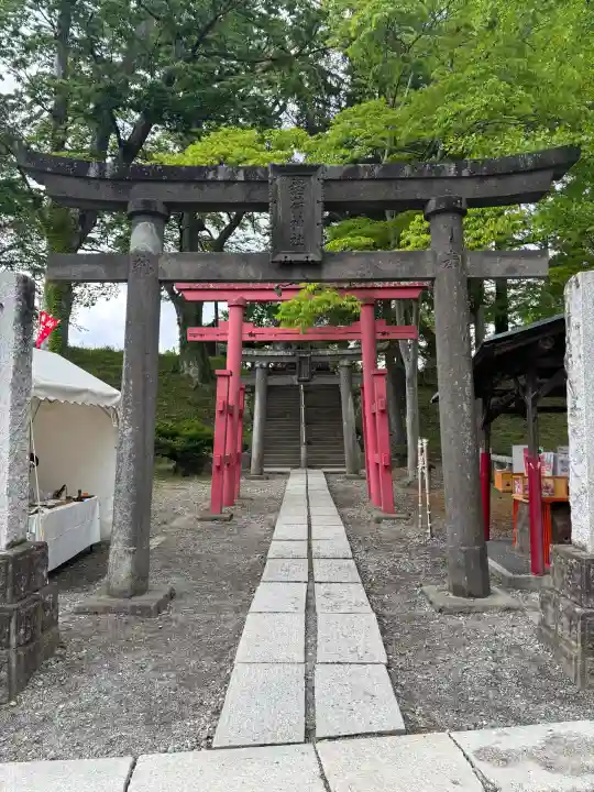 鶴ケ城稲荷神社の{uncategorized: "未分類", other: "その他", undefined: "問題あり", building: "その他建物", grave: "お墓", sacred_gate: "鳥居", guardian: "狛犬", statue: "像", buddha: "仏像", history: "歴史", nature: "自然", garden: "庭園", animal: "動物", pagoda: "塔", temizu: "手水舎", mountain_gate: "山門・神門", sanctuary: "本殿・本堂", subordinate: "末社・摂社", art: "芸術", scenery: "景色", jizo: "地蔵", ema: "絵馬", goshuin: "御朱印", omikuji: "おみくじ", items: "授与品その他", amulet: "お守り", goshuincho: "御朱印帳", eats: "食事", festival: "お祭り", votive_dance: "神楽", shichigosan: "七五三参", wedding: "結婚式", experience: "体験その他", initially: "初詣", around: "周辺", anti_infection: "感染症対策"}