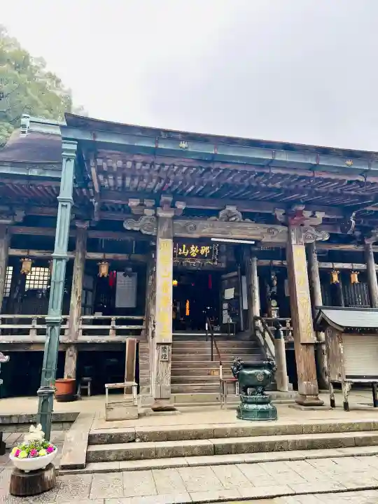 青岸渡寺の{uncategorized: "未分類", other: "その他", undefined: "問題あり", building: "その他建物", grave: "お墓", sacred_gate: "鳥居", guardian: "狛犬", statue: "像", buddha: "仏像", history: "歴史", nature: "自然", garden: "庭園", animal: "動物", pagoda: "塔", temizu: "手水舎", mountain_gate: "山門・神門", sanctuary: "本殿・本堂", subordinate: "末社・摂社", art: "芸術", scenery: "景色", jizo: "地蔵", ema: "絵馬", goshuin: "御朱印", omikuji: "おみくじ", items: "授与品その他", amulet: "お守り", goshuincho: "御朱印帳", eats: "食事", festival: "お祭り", votive_dance: "神楽", shichigosan: "七五三参", wedding: "結婚式", experience: "体験その他", initially: "初詣", around: "周辺", anti_infection: "感染症対策"}