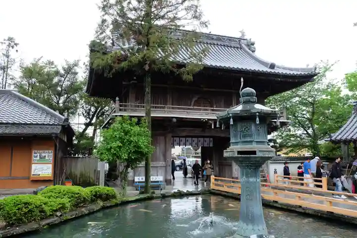 霊山寺の山門・神門