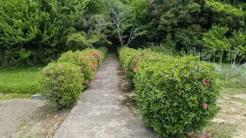 鉾立神社の庭園