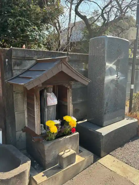 延寿寺/日荷堂の{uncategorized: "未分類", other: "その他", undefined: "問題あり", building: "その他建物", grave: "お墓", sacred_gate: "鳥居", guardian: "狛犬", statue: "像", buddha: "仏像", history: "歴史", nature: "自然", garden: "庭園", animal: "動物", pagoda: "塔", temizu: "手水舎", mountain_gate: "山門・神門", sanctuary: "本殿・本堂", subordinate: "末社・摂社", art: "芸術", scenery: "景色", jizo: "地蔵", ema: "絵馬", goshuin: "御朱印", omikuji: "おみくじ", items: "授与品その他", amulet: "お守り", goshuincho: "御朱印帳", eats: "食事", festival: "お祭り", votive_dance: "神楽", shichigosan: "七五三参", wedding: "結婚式", experience: "体験その他", initially: "初詣", around: "周辺", anti_infection: "感染症対策"}