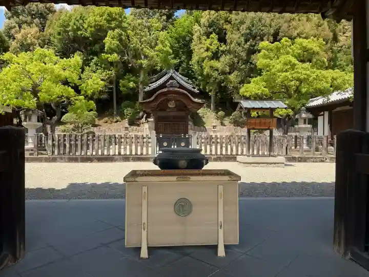 叡福寺の{uncategorized: "未分類", other: "その他", undefined: "問題あり", building: "その他建物", grave: "お墓", sacred_gate: "鳥居", guardian: "狛犬", statue: "像", buddha: "仏像", history: "歴史", nature: "自然", garden: "庭園", animal: "動物", pagoda: "塔", temizu: "手水舎", mountain_gate: "山門・神門", sanctuary: "本殿・本堂", subordinate: "末社・摂社", art: "芸術", scenery: "景色", jizo: "地蔵", ema: "絵馬", goshuin: "御朱印", omikuji: "おみくじ", items: "授与品その他", amulet: "お守り", goshuincho: "御朱印帳", eats: "食事", festival: "お祭り", votive_dance: "神楽", shichigosan: "七五三参", wedding: "結婚式", experience: "体験その他", initially: "初詣", around: "周辺", anti_infection: "感染症対策"}