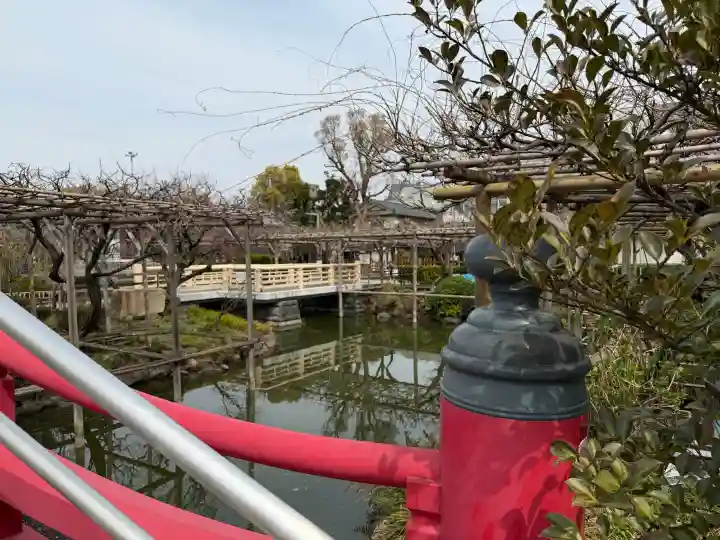 亀戸天神社の{uncategorized: "未分類", other: "その他", undefined: "問題あり", building: "その他建物", grave: "お墓", sacred_gate: "鳥居", guardian: "狛犬", statue: "像", buddha: "仏像", history: "歴史", nature: "自然", garden: "庭園", animal: "動物", pagoda: "塔", temizu: "手水舎", mountain_gate: "山門・神門", sanctuary: "本殿・本堂", subordinate: "末社・摂社", art: "芸術", scenery: "景色", jizo: "地蔵", ema: "絵馬", goshuin: "御朱印", omikuji: "おみくじ", items: "授与品その他", amulet: "お守り", goshuincho: "御朱印帳", eats: "食事", festival: "お祭り", votive_dance: "神楽", shichigosan: "七五三参", wedding: "結婚式", experience: "体験その他", initially: "初詣", around: "周辺", anti_infection: "感染症対策"}