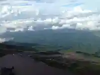 富士山頂上浅間大社奥宮の景色