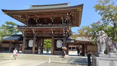 寒川神社の山門・神門