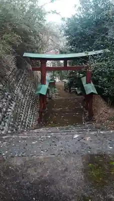 感応寺の鳥居