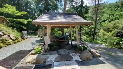 不二阿祖山太神宮の手水舎