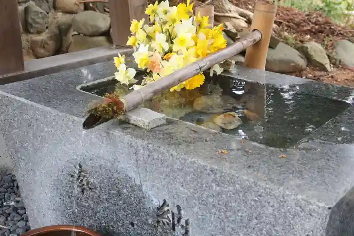 高司神社〜むすびの神の鎮まる社〜の手水舎