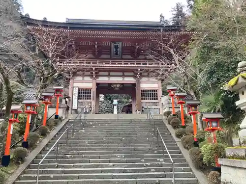 鞍馬寺の山門