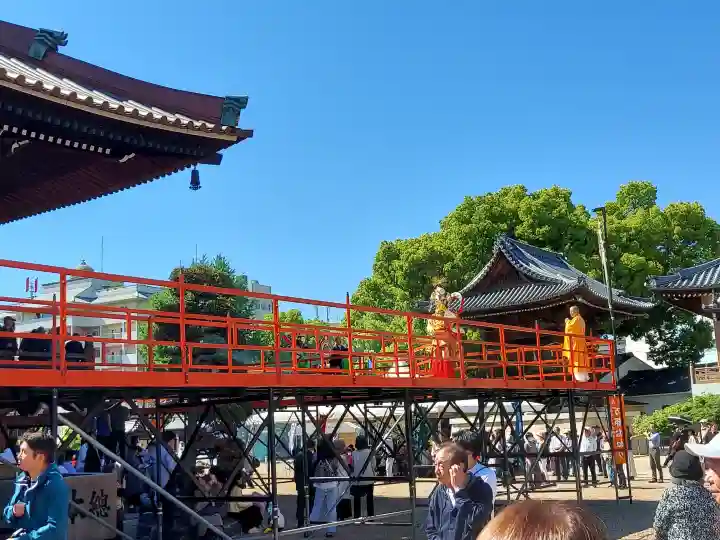 大念佛寺の{uncategorized: "未分類", other: "その他", undefined: "問題あり", building: "その他建物", grave: "お墓", sacred_gate: "鳥居", guardian: "狛犬", statue: "像", buddha: "仏像", history: "歴史", nature: "自然", garden: "庭園", animal: "動物", pagoda: "塔", temizu: "手水舎", mountain_gate: "山門・神門", sanctuary: "本殿・本堂", subordinate: "末社・摂社", art: "芸術", scenery: "景色", jizo: "地蔵", ema: "絵馬", goshuin: "御朱印", omikuji: "おみくじ", items: "授与品その他", amulet: "お守り", goshuincho: "御朱印帳", eats: "食事", festival: "お祭り", votive_dance: "神楽", shichigosan: "七五三参", wedding: "結婚式", experience: "体験その他", initially: "初詣", around: "周辺", anti_infection: "感染症対策"}