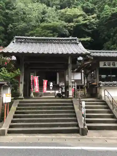 羅漢寺の山門