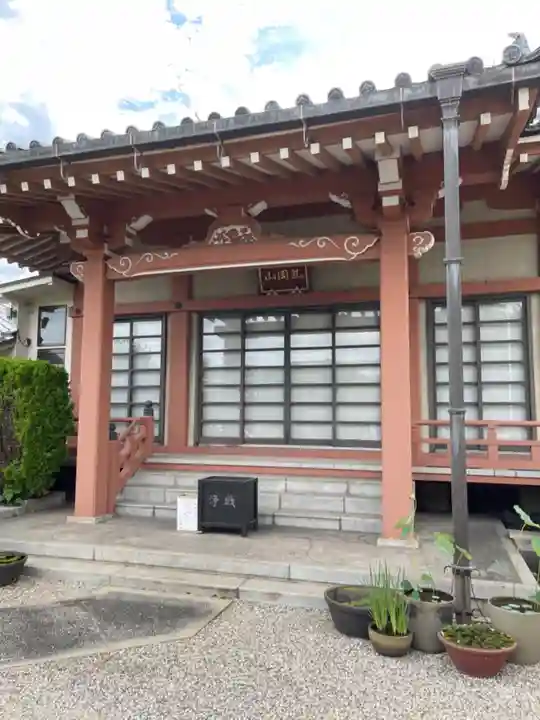 念佛寺の本殿・本堂