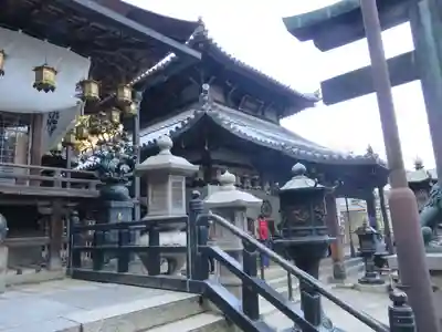 宝山寺の本殿・本堂