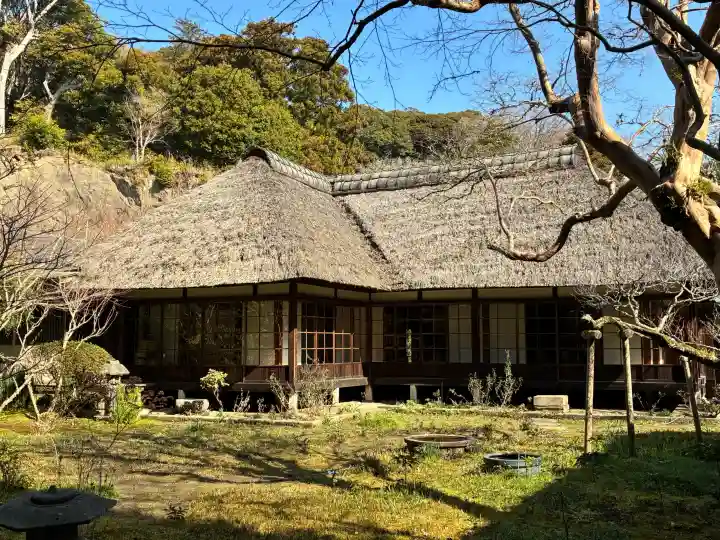 浄智寺の{uncategorized: "未分類", other: "その他", undefined: "問題あり", building: "その他建物", grave: "お墓", sacred_gate: "鳥居", guardian: "狛犬", statue: "像", buddha: "仏像", history: "歴史", nature: "自然", garden: "庭園", animal: "動物", pagoda: "塔", temizu: "手水舎", mountain_gate: "山門・神門", sanctuary: "本殿・本堂", subordinate: "末社・摂社", art: "芸術", scenery: "景色", jizo: "地蔵", ema: "絵馬", goshuin: "御朱印", omikuji: "おみくじ", items: "授与品その他", amulet: "お守り", goshuincho: "御朱印帳", eats: "食事", festival: "お祭り", votive_dance: "神楽", shichigosan: "七五三参", wedding: "結婚式", experience: "体験その他", initially: "初詣", around: "周辺", anti_infection: "感染症対策"}