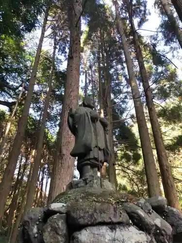 冠嶽神社の像