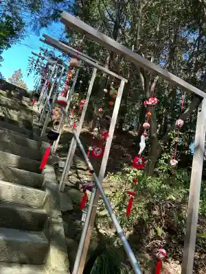 滑川神社 - 仕事と子どもの守り神の{uncategorized: "未分類", other: "その他", undefined: "問題あり", building: "その他建物", grave: "お墓", sacred_gate: "鳥居", guardian: "狛犬", statue: "像", buddha: "仏像", history: "歴史", nature: "自然", garden: "庭園", animal: "動物", pagoda: "塔", temizu: "手水舎", mountain_gate: "山門・神門", sanctuary: "本殿・本堂", subordinate: "末社・摂社", art: "芸術", scenery: "景色", jizo: "地蔵", ema: "絵馬", goshuin: "御朱印", omikuji: "おみくじ", items: "授与品その他", amulet: "お守り", goshuincho: "御朱印帳", eats: "食事", festival: "お祭り", votive_dance: "神楽", shichigosan: "七五三参", wedding: "結婚式", experience: "体験その他", initially: "初詣", around: "周辺", anti_infection: "感染症対策"}
