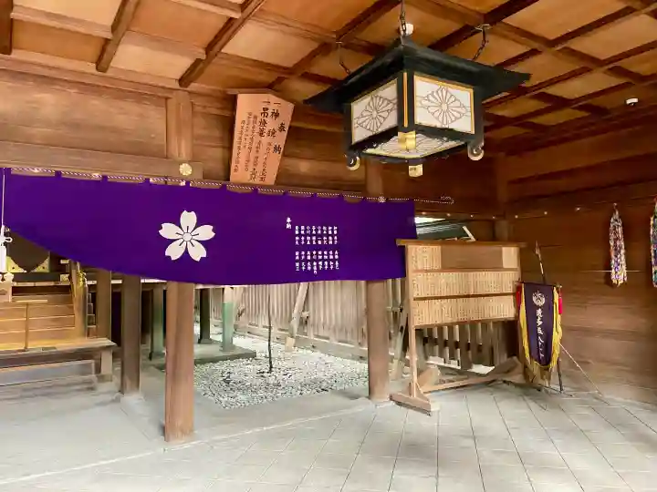 埼玉縣護國神社の{uncategorized: "未分類", other: "その他", undefined: "問題あり", building: "その他建物", grave: "お墓", sacred_gate: "鳥居", guardian: "狛犬", statue: "像", buddha: "仏像", history: "歴史", nature: "自然", garden: "庭園", animal: "動物", pagoda: "塔", temizu: "手水舎", mountain_gate: "山門・神門", sanctuary: "本殿・本堂", subordinate: "末社・摂社", art: "芸術", scenery: "景色", jizo: "地蔵", ema: "絵馬", goshuin: "御朱印", omikuji: "おみくじ", items: "授与品その他", amulet: "お守り", goshuincho: "御朱印帳", eats: "食事", festival: "お祭り", votive_dance: "神楽", shichigosan: "七五三参", wedding: "結婚式", experience: "体験その他", initially: "初詣", around: "周辺", anti_infection: "感染症対策"}